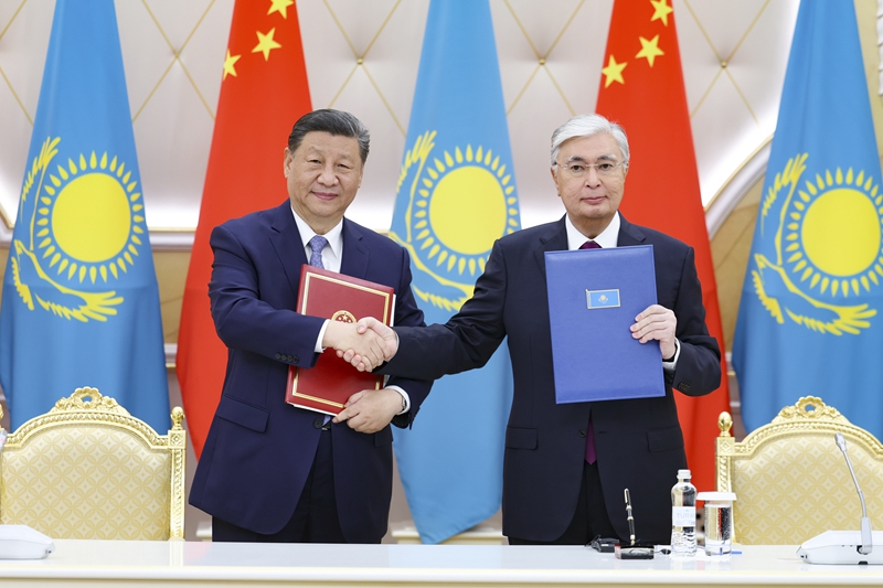 习近平同哈萨克斯坦总统托卡耶夫举行会谈