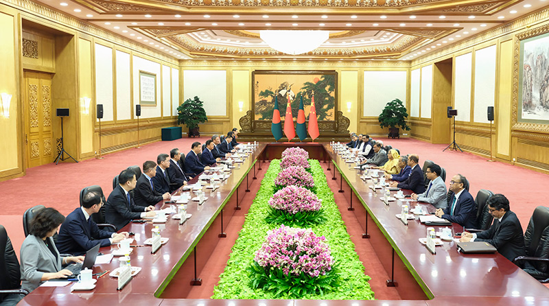 习近平会见孟加拉国总理哈西娜