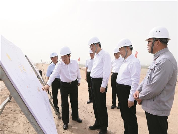 何忠友在十四师昆玉市调研时强调 把党的二十届三中全会战略部署转化为强大动力 为推进中国式现代化兵团实践作出新的更大贡献 李震国参加调研