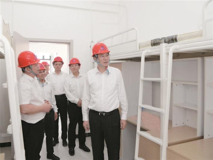 何忠友在一师阿拉尔市、塔里木大学调研时强调 切实把改革效能转化为发展动能 奋力推进中国式现代化兵团实践