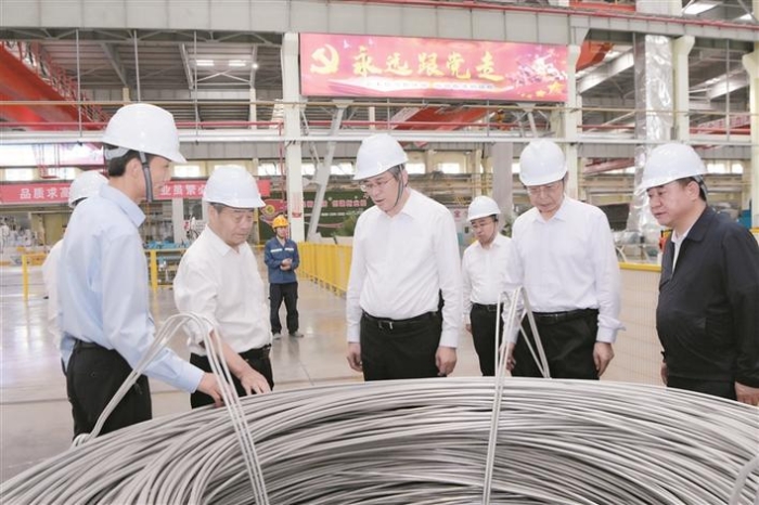 何忠友在六师五家渠市调研时强调 坚持一张蓝图绘到底一以贯之抓落实 确保党中央决策部署在兵团落地生根
