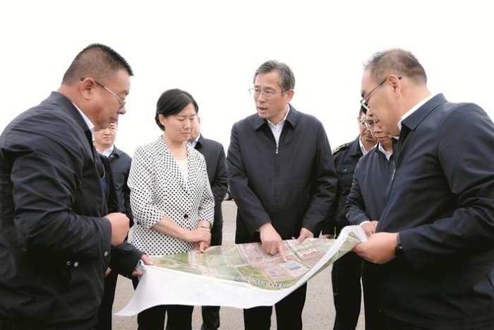 何忠友在十师北屯市调研时强调 全面深化改革开放推进兵地融合发展 持续壮大综合实力更好履行职责使命