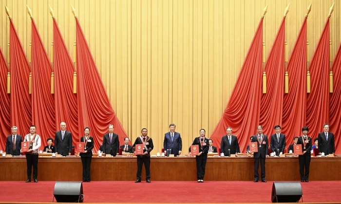 习近平在全国民族团结进步表彰大会上发表重要讲话强调 推进中华民族共同体建设 巩固发展中华民族大团结 李强主持 王沪宁宣读表彰决定 赵乐际蔡奇丁薛祥李希出席