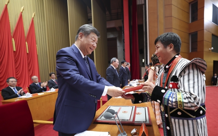 习近平在全国民族团结进步表彰大会上发表重要讲话强调 推进中华民族共同体建设 巩固发展中华民族大团结 李强主持 王沪宁宣读表彰决定 赵乐际蔡奇丁薛祥李希出席