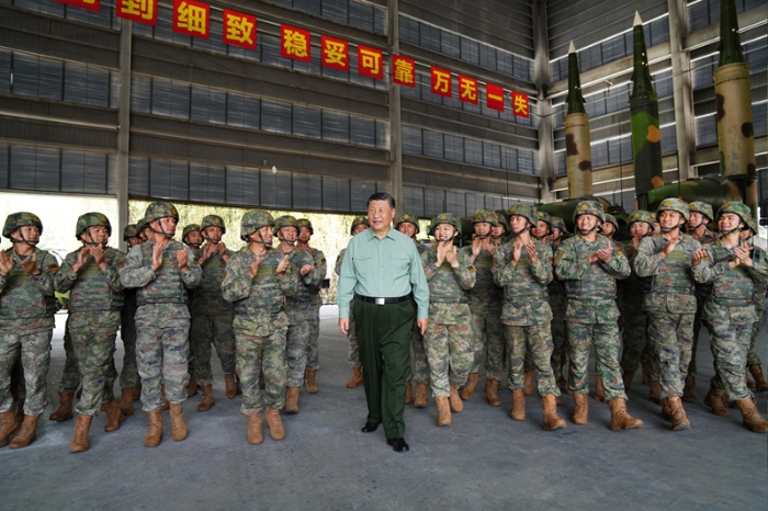 习近平在视察火箭军某旅时强调：坚持政治引领 强化使命担当 埋头苦干实干 提升战略导弹部队威慑和实战能力