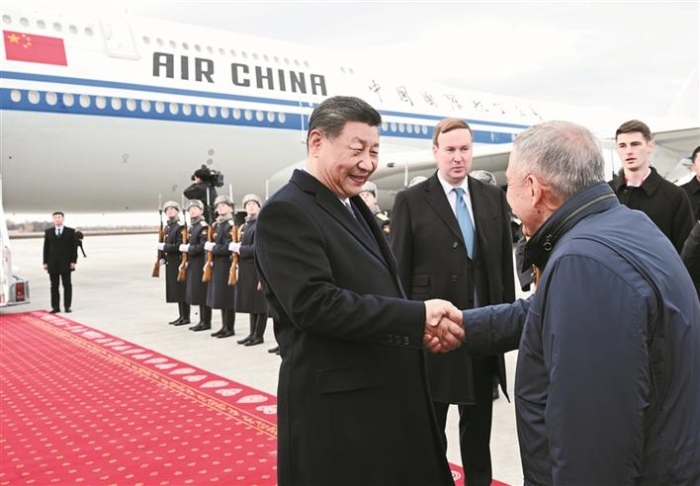 离京出席金砖国家领导人第十六次会晤 习近平抵达喀山