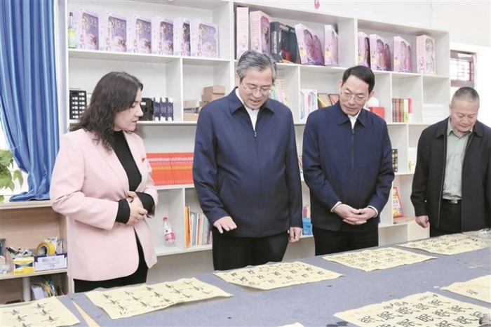 何忠友在三师图木舒克市、十四师昆玉市和新疆政法学院调研时强调 坚定信心真抓实干推动经济社会高质量发展 为推进中国式现代化兵团实践作出更大贡献
