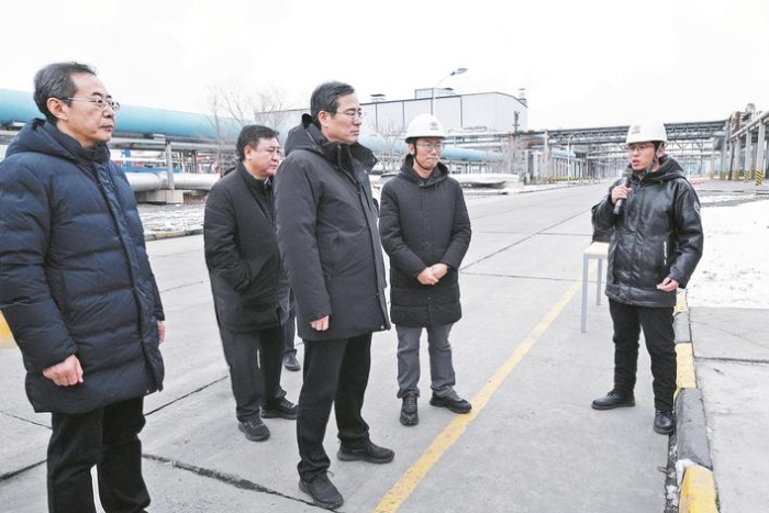  何忠友在调研大气污染防治工作时强调 锚定绿色发展坚持问题导向狠抓源头治理 全力以赴推动大气污染治理取得更大成效