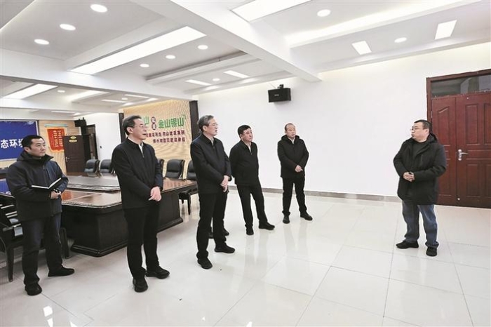 何忠友到六师五家渠市调研大气污染治理工作时强调 以更大的决心和力度推进大气污染治理 为区域经济社会绿色发展提供有力保障