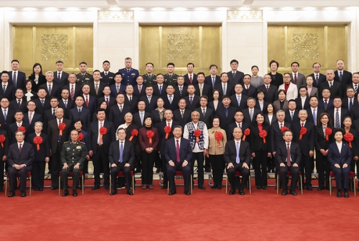 习近平接见全国离退休干部先进集体和先进个人受表彰代表