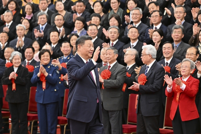 习近平接见全国离退休干部先进集体和先进个人受表彰代表