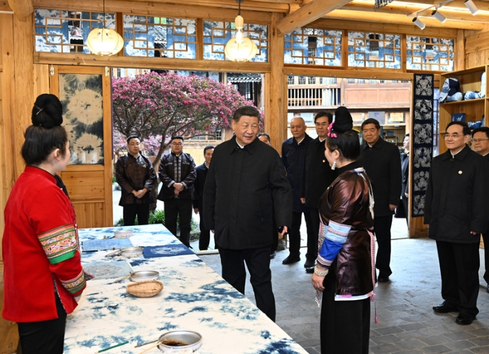 习近平在贵州考察时强调：坚持以高质量发展统揽全局 在中国式现代化进程中展现贵州新风采