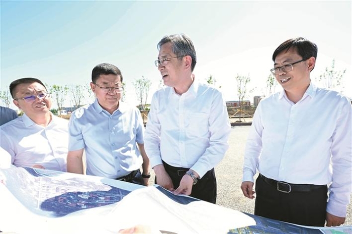 何忠友在九师白杨市调研时强调 深化兵地融合发展提升对外开放层次水平 在服务和融入新发展格局中展现新作为