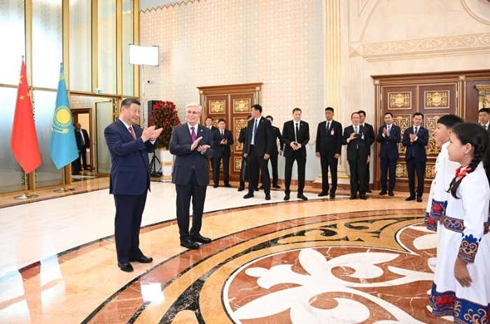 习近平抵达阿斯塔纳出席第二届中国—中亚峰会