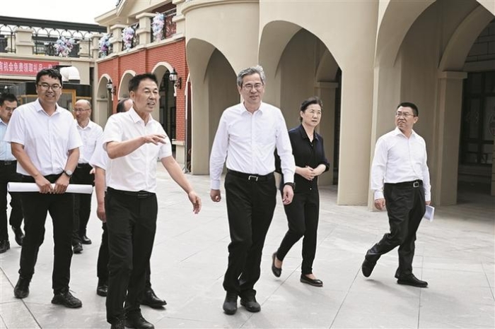 何忠友在十师北屯市调研时强调 坚定信心推动高质量发展和高效能治理 因地制宜实干争先不断开创工作新局面