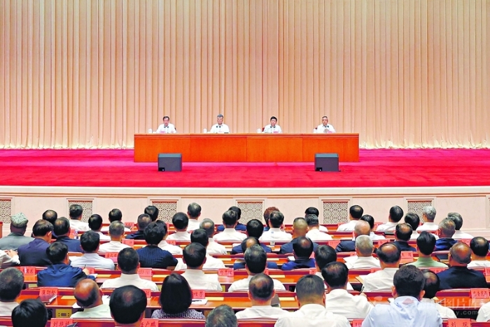 自治区召开领导干部会议