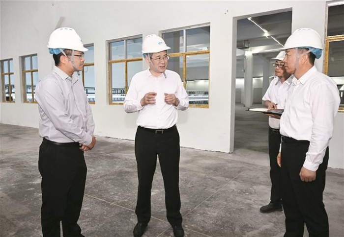 何忠友在八师石河子市调研时强调 坚持把发展特色优势产业作为主攻方向 在推动兵团高质量发展上更好担当作为