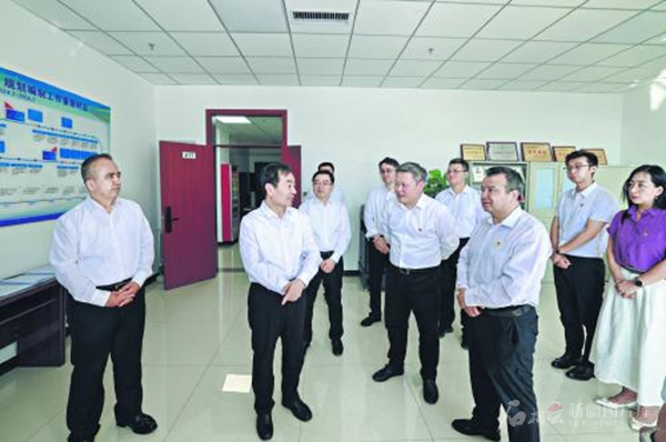 陈小江艾尔肯·吐尼亚孜在自治区发展改革委调研 奋力完成全年经济社会发展目标任务高质量做好“十五五”规划编制工作