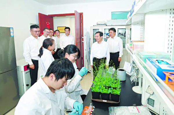 陈小江在昌吉州和兵团五家渠市调研 坚定走好高质量发展之路 不断增强各族群众获得感幸福感安全感