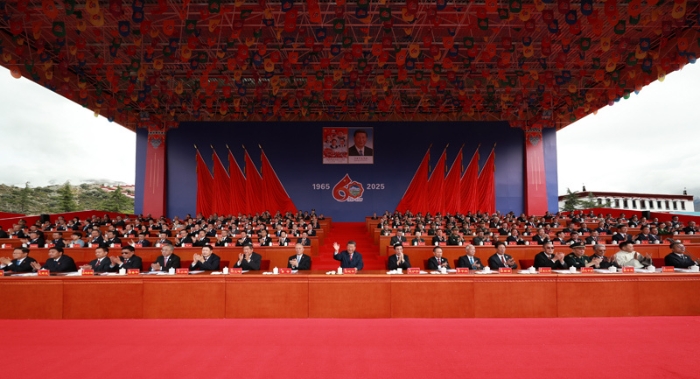 西藏自治区成立60周年庆祝大会隆重举行 中共中央全国人大常委会国务院全国政协中央军委致电祝贺 习近平出席大会