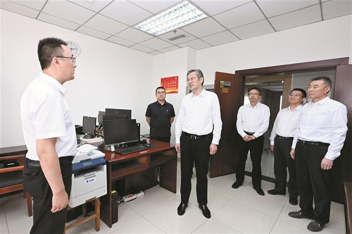 何忠友在兵团住房和城乡建设局调研时强调 深刻领会认真落实中央城市工作会议精神 为推动兵团城市高质量发展作出更大贡献