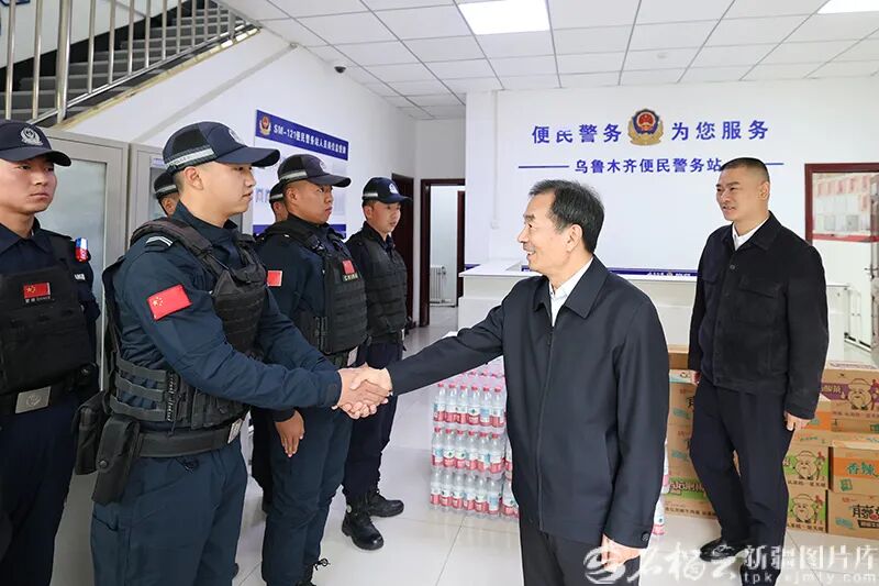 陈小江看望慰问节日期间坚守岗位的一线政法干警时强调 坚守为民情怀 营造平安祥和的社会环境和节日氛围