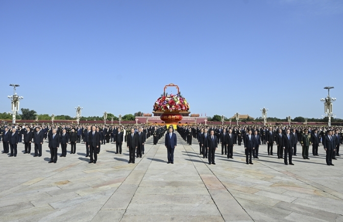 习近平等党和国家领导人出席烈士纪念日向人民英雄敬献花篮仪式