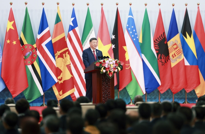 习近平出席全球妇女峰会开幕式并发表主旨讲话