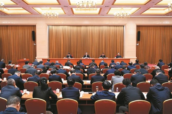 何忠友在兵团群众身边不正之风和腐败问题集中整治工作推进会上强调 持续推动全面从严治党大纵深推进集中整治 以实实在在的工作成效让职工群众可感可及