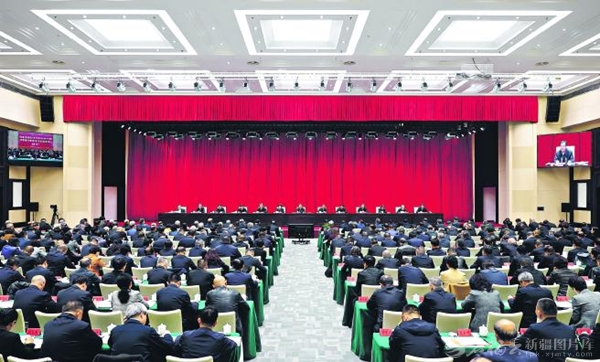 全区干部大会召开 深入学习宣传贯彻党的二十届四中全会精神 努力建设社会主义现代化新疆 陈小江讲话 艾尔肯·吐尼亚孜祖木热提·吾布力努尔兰·阿不都满金何忠友张柱陈明国出席