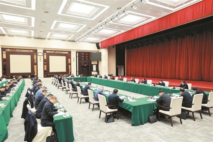 中共新疆维吾尔自治区委员会召开党外人士座谈会 深入学习贯彻中共二十届四中全会精神 为建设社会主义现代化新疆凝聚共识汇聚力量 陈小江主持并讲话 艾尔肯·吐尼亚孜祖木热提·吾布力努尔兰·阿不都满金何忠友出席