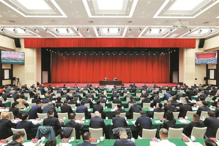 学习贯彻党的二十届四中全会精神中央宣讲团报告会在乌鲁木齐举行 沈春耀作宣讲报告 陈小江主持