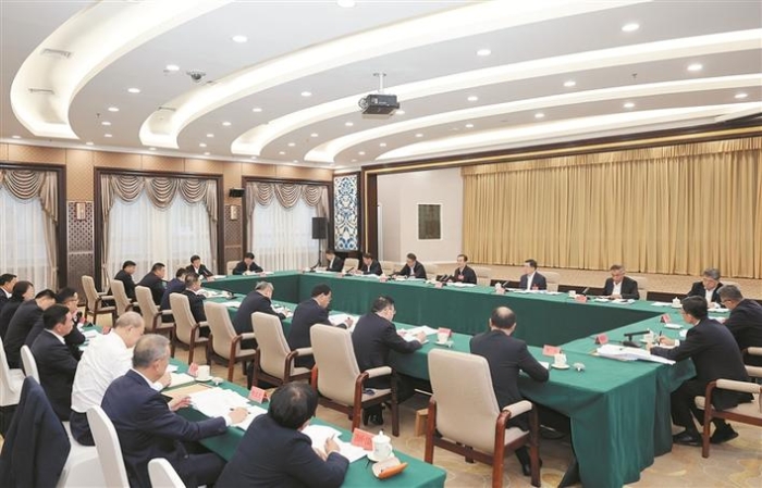 自治区党委十届十五次全会开展分组讨论 陈小江艾尔肯·吐尼亚孜祖木热提·吾布力努尔兰·阿不都满金何忠友张柱陈明国分别参加讨论