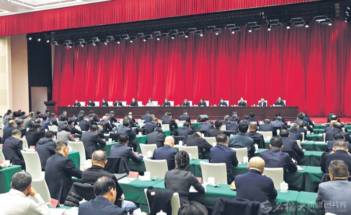 陈小江在自治区促进民营经济高质量发展工作会上强调 促进民营经济持续健康高质量发展 为建设社会主义现代化新疆作出更大贡献 艾尔肯·吐尼亚孜主持 祖木热提·吾布力努尔兰·阿不都满金张柱出席