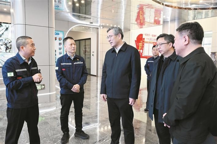 何忠友在六师五家渠市调研大气污染防治工作时强调 以更大力度打好污染防治攻坚战 不断提高职工群众获得感满意度 何忠友在六师五家渠市调研大气污染防治工作时强调 以更大力度打好污染防治攻坚战 不断提高职工群众获得感满意度