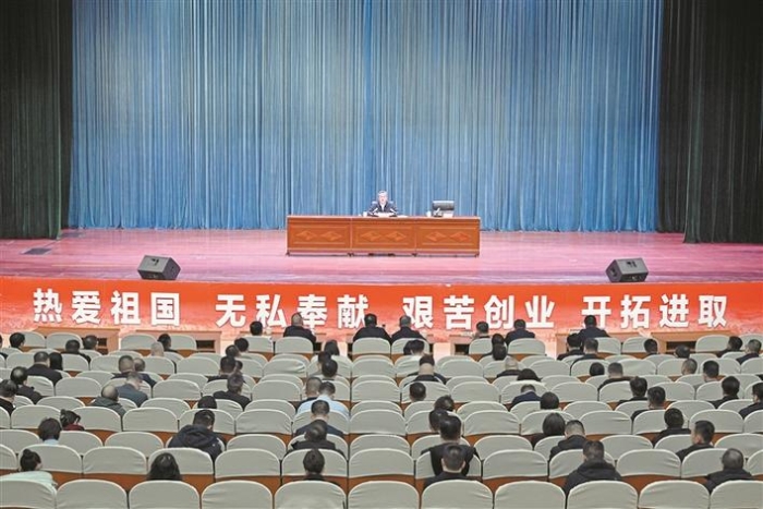 何忠友在石河子大学讲授思政课 深入学习贯彻党的二十届四中全会精神 为奋力建设社会主义现代化兵团贡献力量