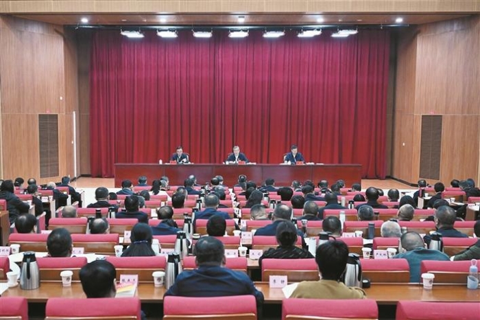 何忠友在兵团党委管理的干部学习贯彻党的二十届四中全会精神研讨班开班式上强调 学深悟透党的二十届四中全会精神 在新起点上奋力建设社会主义现代化兵团 薛斌主持