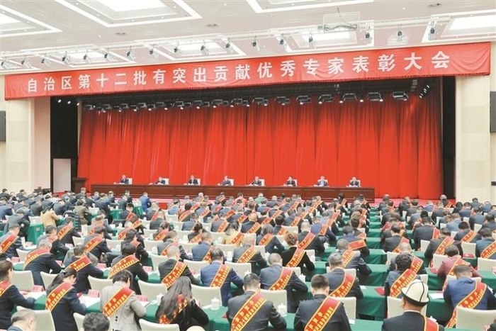 陈小江在自治区第十二批有突出贡献优秀专家表彰大会上强调 广泛凝聚各方人才智慧和力量 为建设社会主义现代化新疆提供智力支撑 艾尔肯·吐尼亚孜主持 何忠友陈明国出席 陈小江在自治区第十二批有突出贡献优秀专家表彰大会上强调 广泛凝聚各方人才智慧和力量 为建设社会主义现代化新疆提供智力支撑 艾尔肯·吐尼亚孜主持 何忠友陈明国出席