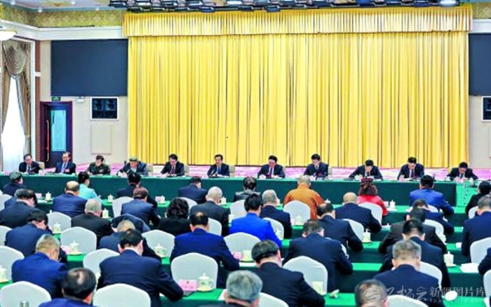 陈小江参加自治区政协会议联组讨论时强调 更好担负起政治协商民主监督参政议政职责 为建设社会主义现代化新疆凝聚智慧力量 努尔兰·阿不都满金参加 陈小江参加自治区政协会议联组讨论时强调 更好担负起政治协商民主监督参政议政职责 为建设社会主义现代化新疆凝聚智慧力量 努尔兰·阿不都满金参加