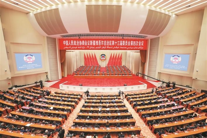 自治区政协十三届四次会议闭幕 陈小江艾尔肯·吐尼亚孜祖木热提·吾布力何忠友张柱陈明国出席 努尔兰·阿不都满金主持并讲话